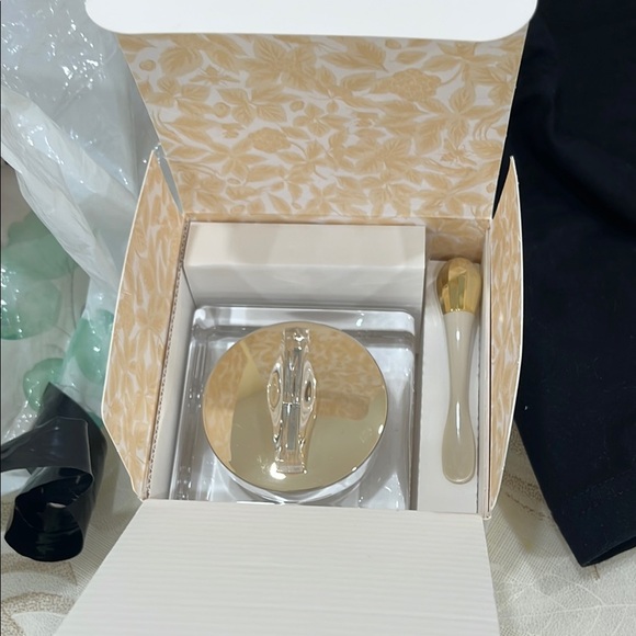 Korean Ginseng Royalty White and Gold Eye Cream Skincare - Picture 5 of 6